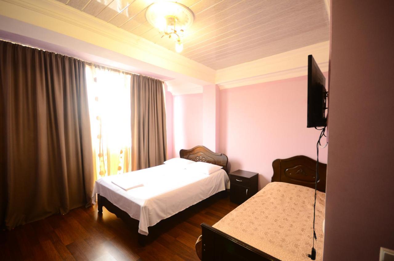 Hotel Peria Batumi Bagian luar foto